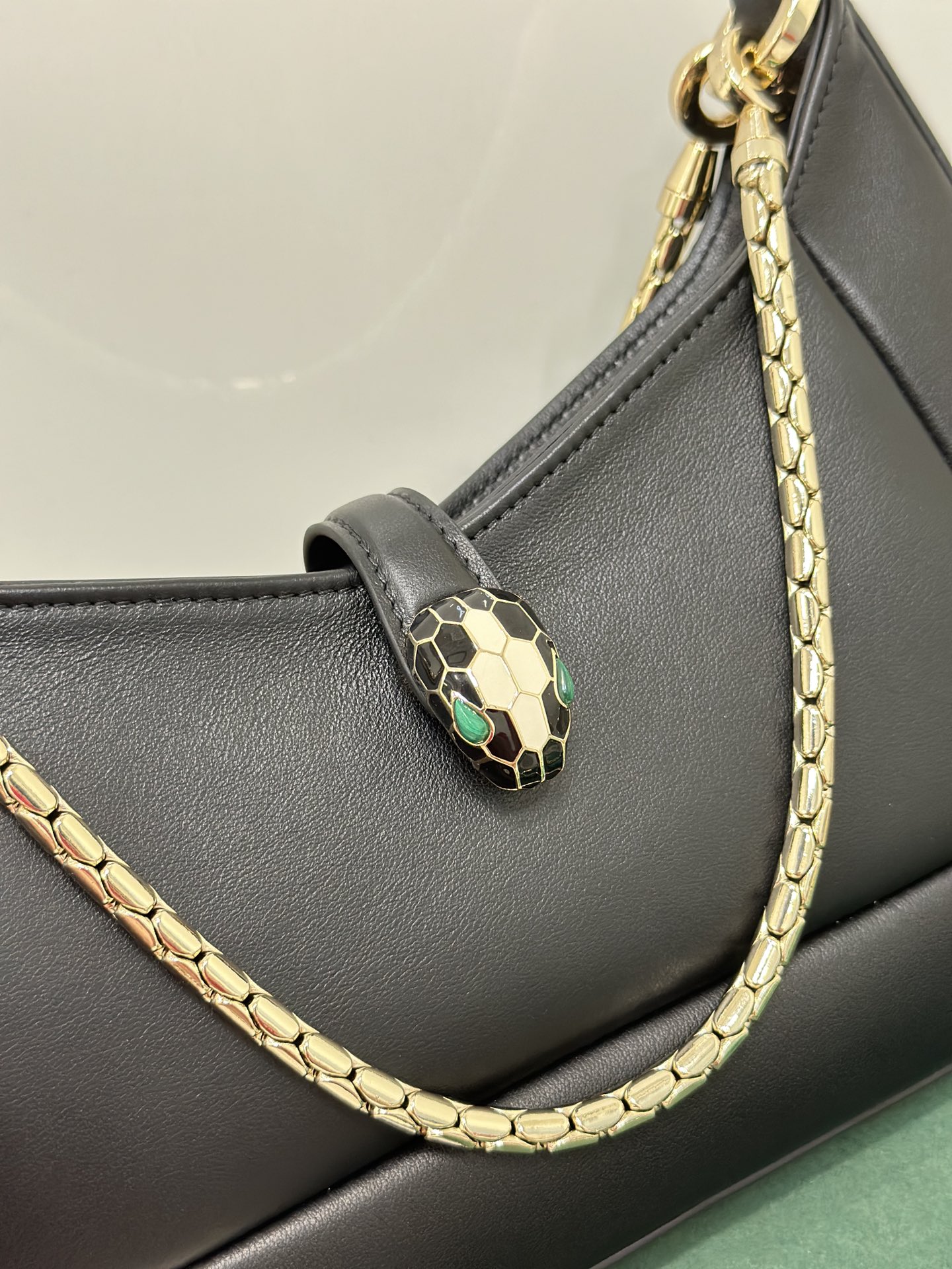 Handbags Bvlgari 293208 size:27.5*18*3.5 cm - vstockx