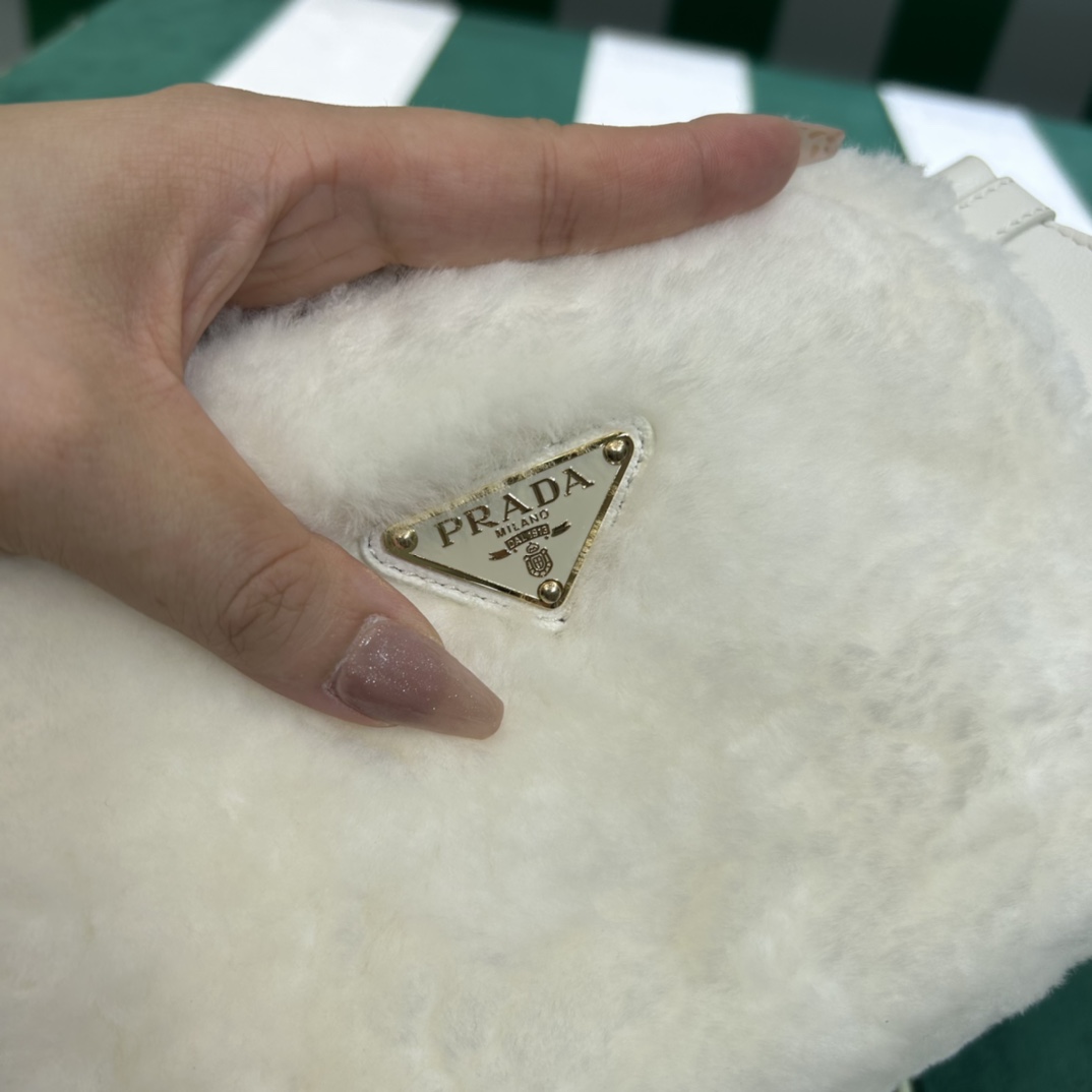 Handbags Prada 1BH192 size:16×6×12 - vstockx