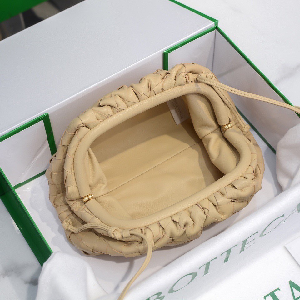 handbags Bottega Veneta The pouch size:23*13*8 - vstockx