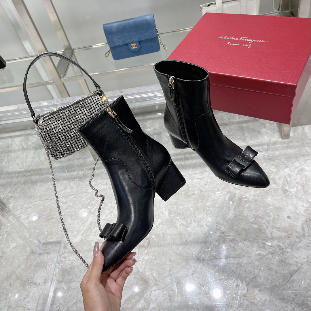 Salvatore Ferragamo Boots 10 - vstockx