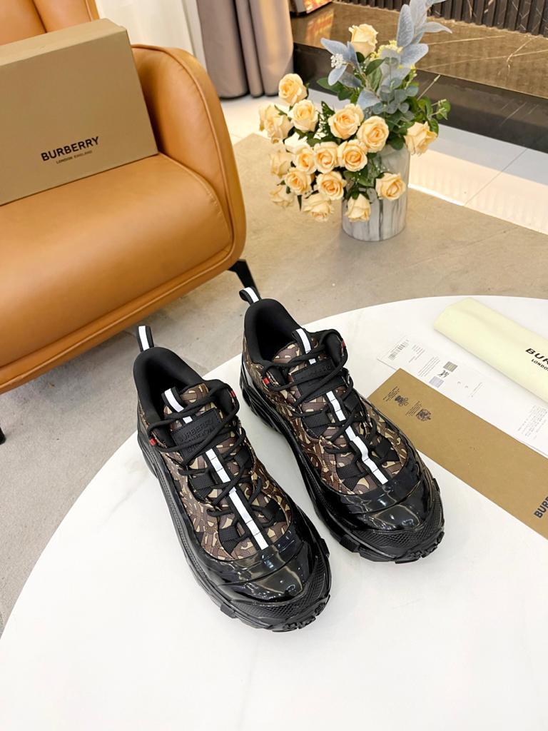 Burberry Arthur Monogram Print Black Bridle Brown - vstockx