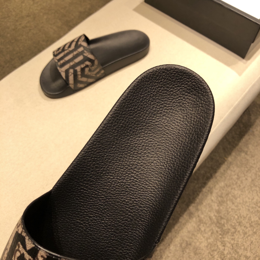 Gucci Slippers 39 - vstockx