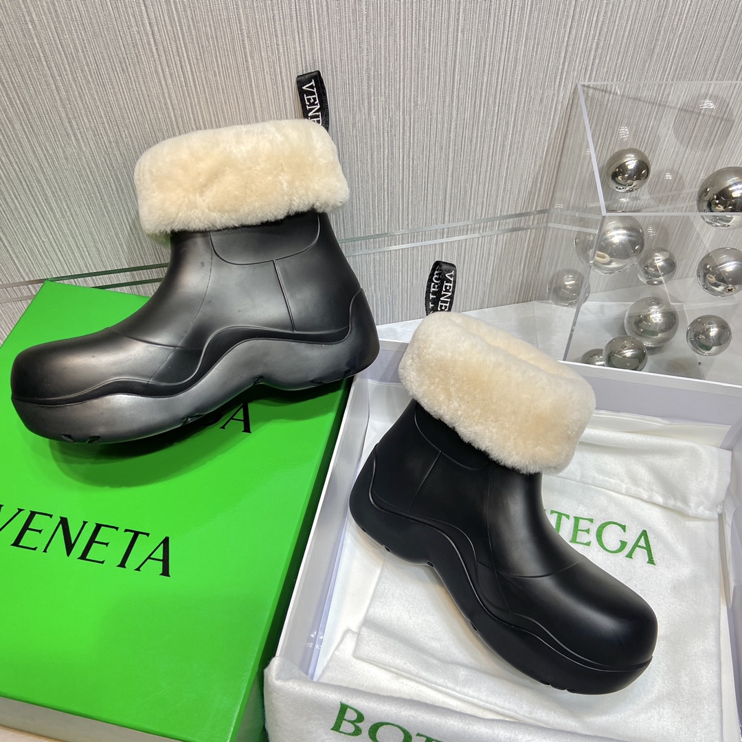 Bottega Veneta Boots 11 - vstockx