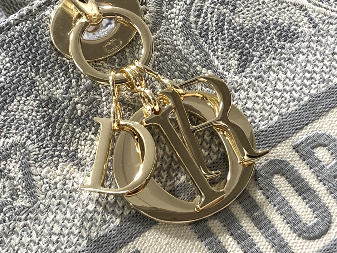 Handbag Dior M0566 size 32 x 25 x 11 cm - vstockx