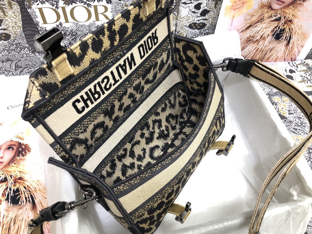 Handbag Dior M1241 size 23 x 15 x 8 cm - vstockx