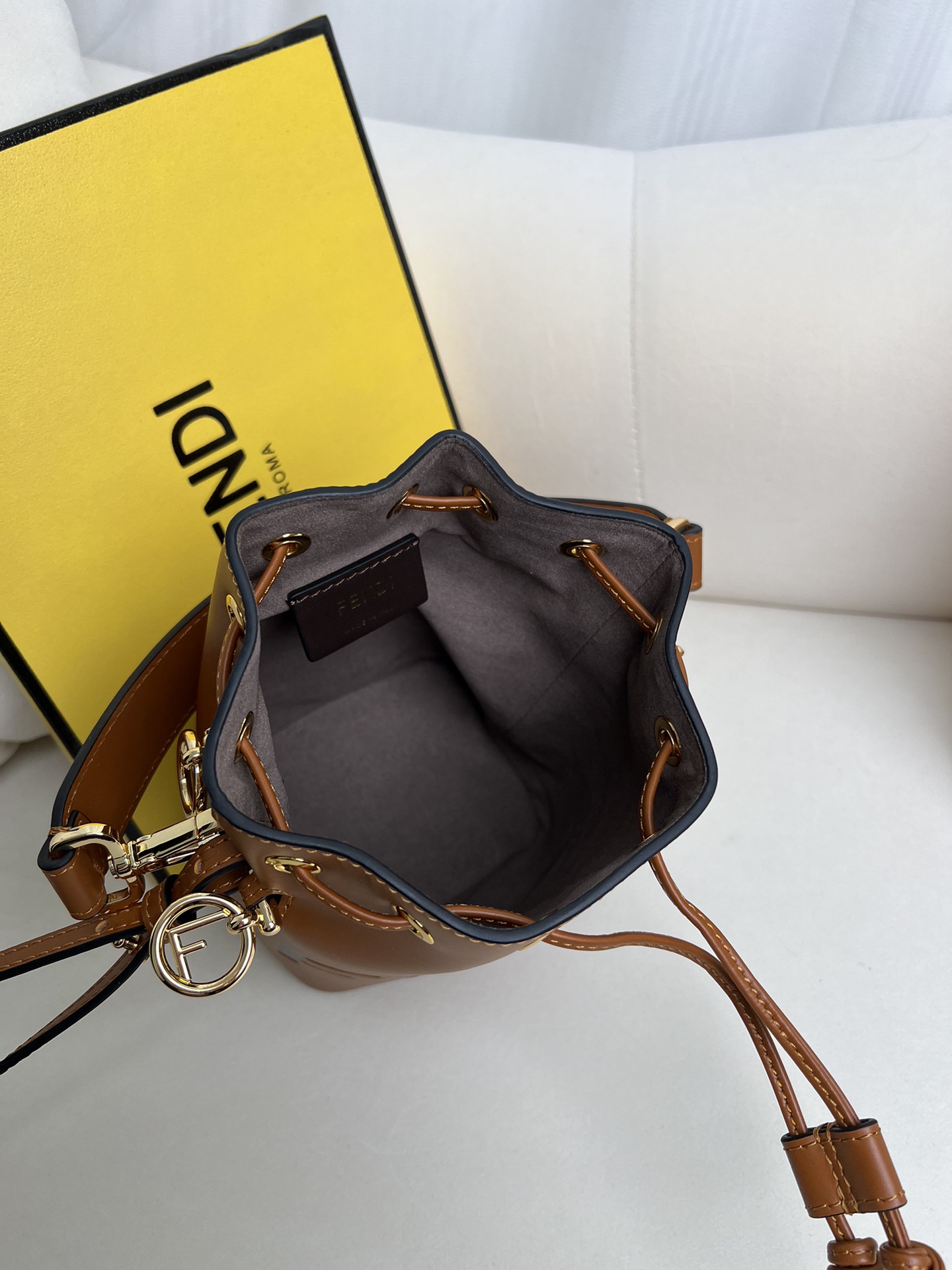handbags FENDI 226 size:12*18*10cm - vstockx