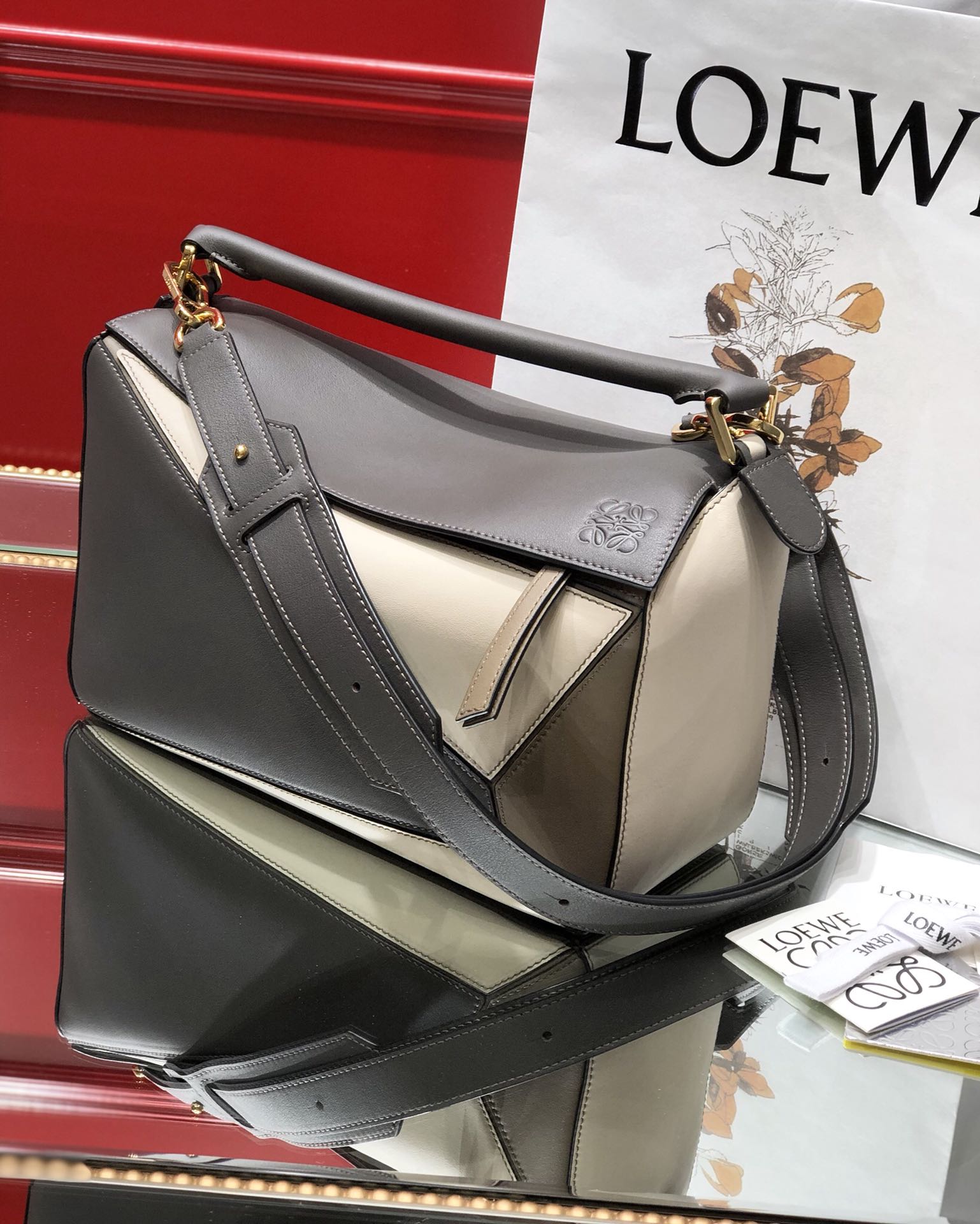 Handbags LOEWE Ykk size:29x18x12 cm - vstockx