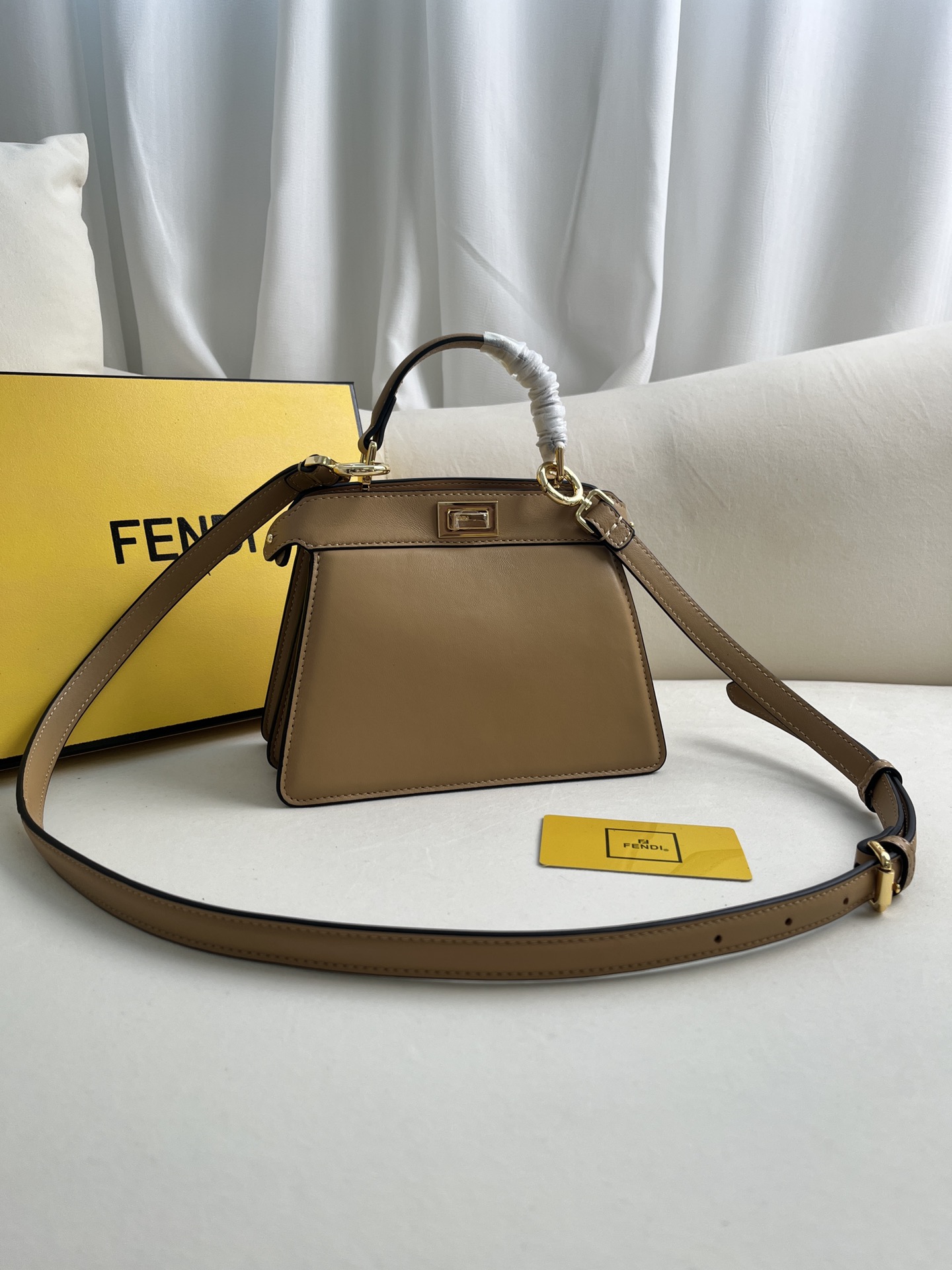 handbags FENDI 0228 size:20*15.5*11cm - vstockx
