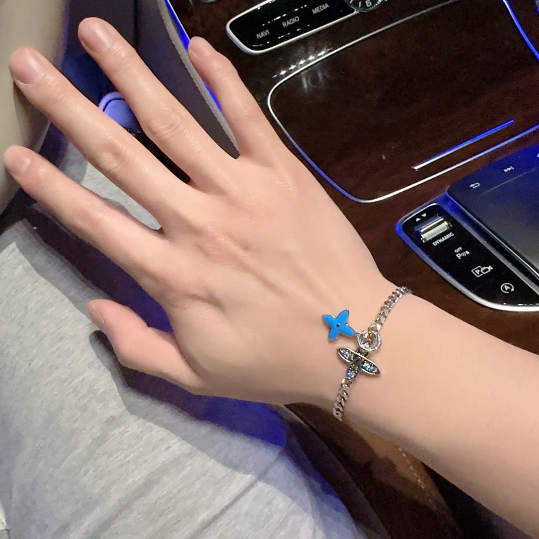 Jewelry Louis Vuitton 382 - vstockx