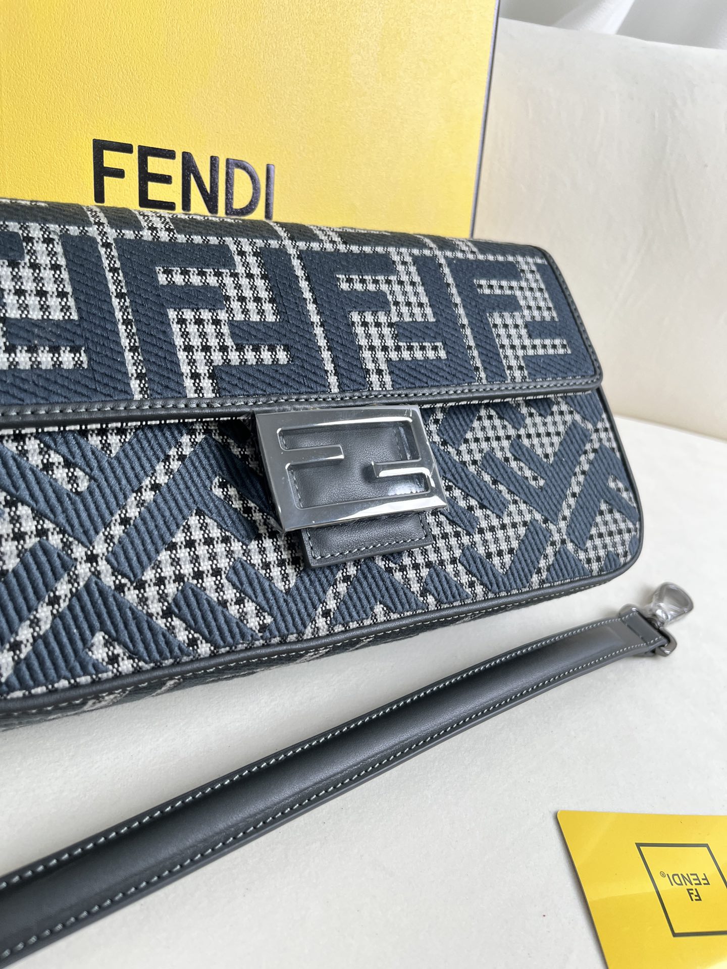 handbags FENDI 0159 size:26*5*15cm - vstockx
