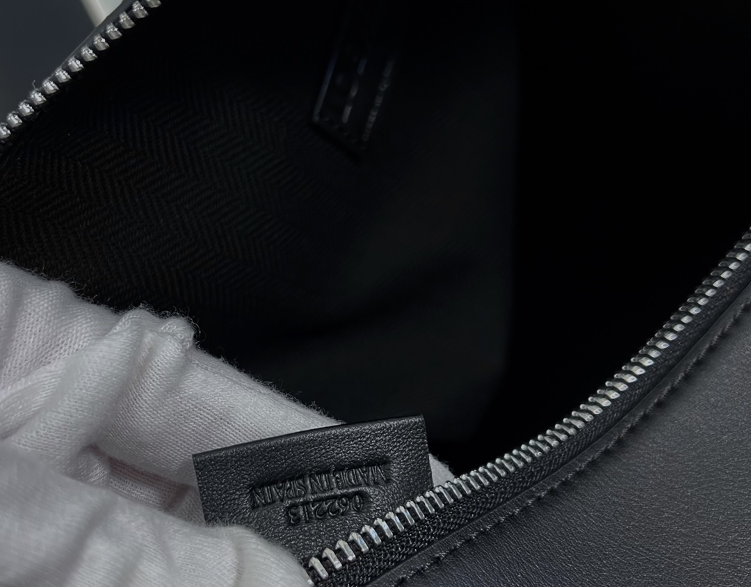 Handbags LOEWE  size:43-13.5-29 cm - vstockx