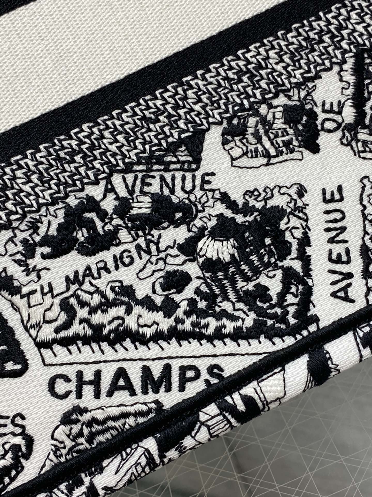 Handbag Dior size 26*8*22 cm - vstockx