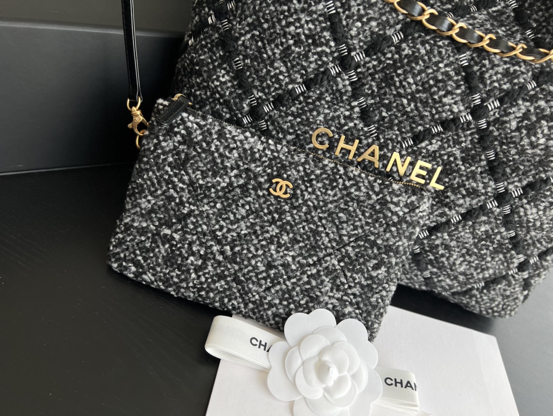 Handbag Chanel 3261 size 39cmx42cmx8 cm - vstockx