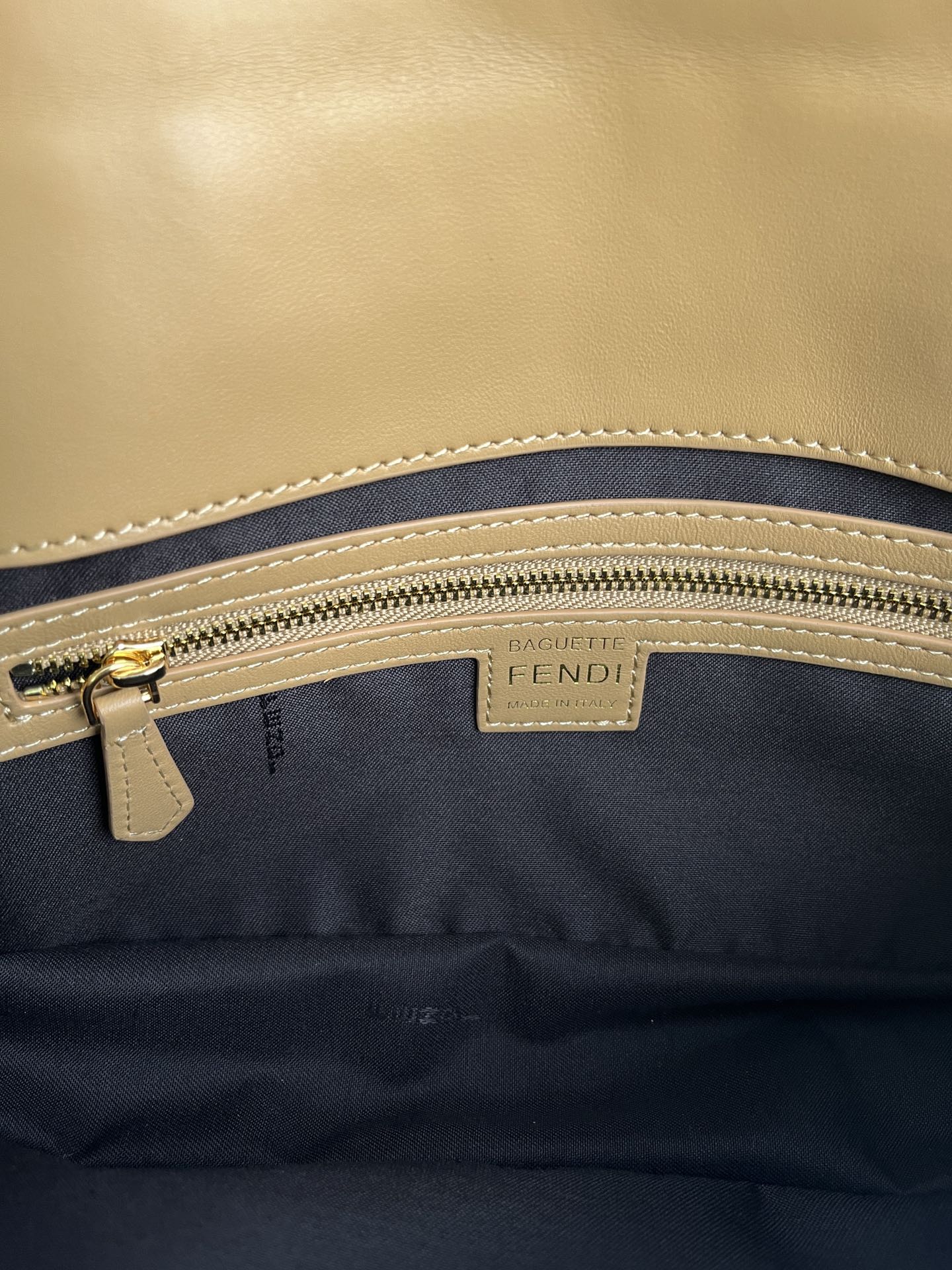 handbags FENDI 211 size:27*15*6cm - vstockx