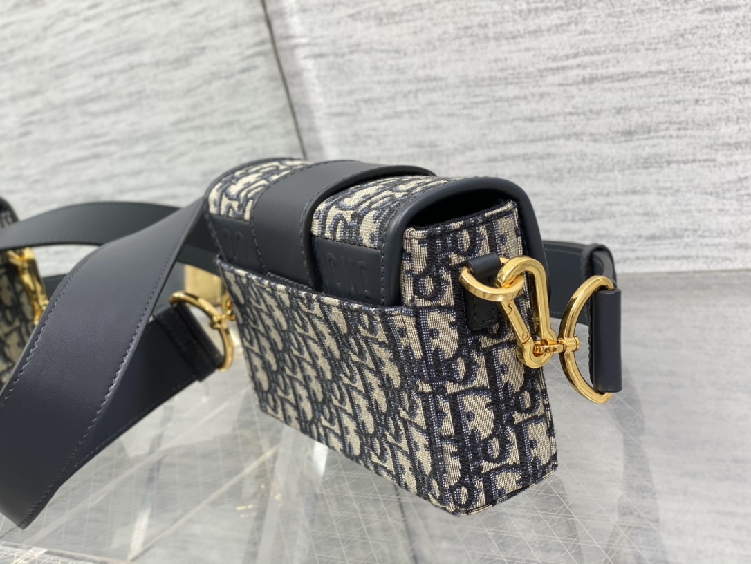 Handbags !  9208 size  17.5*115*5 cm - vstockx