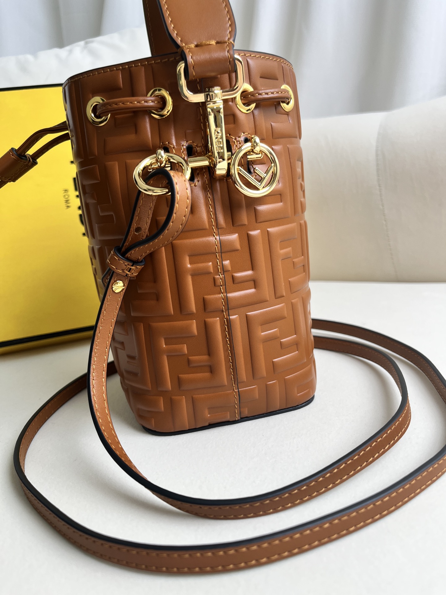 handbags FENDI 226 size:12*18*10cm - vstockx