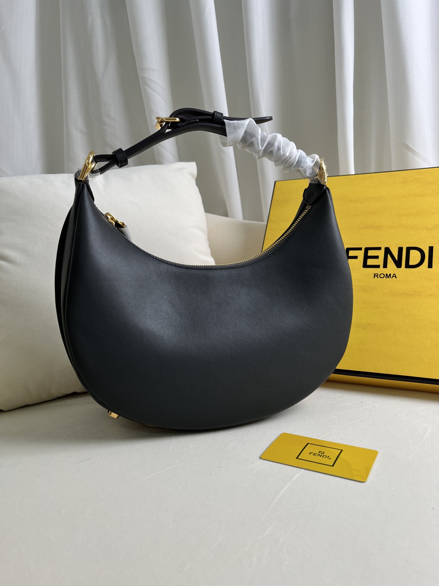 handbags FENDI 1praphy size ?9*24.5*10cm - vstockx