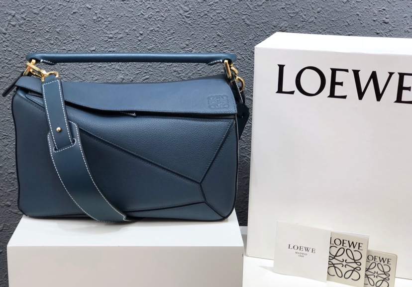 Handbags LOEWE Ykk size:29x18x12 cm - vstockx