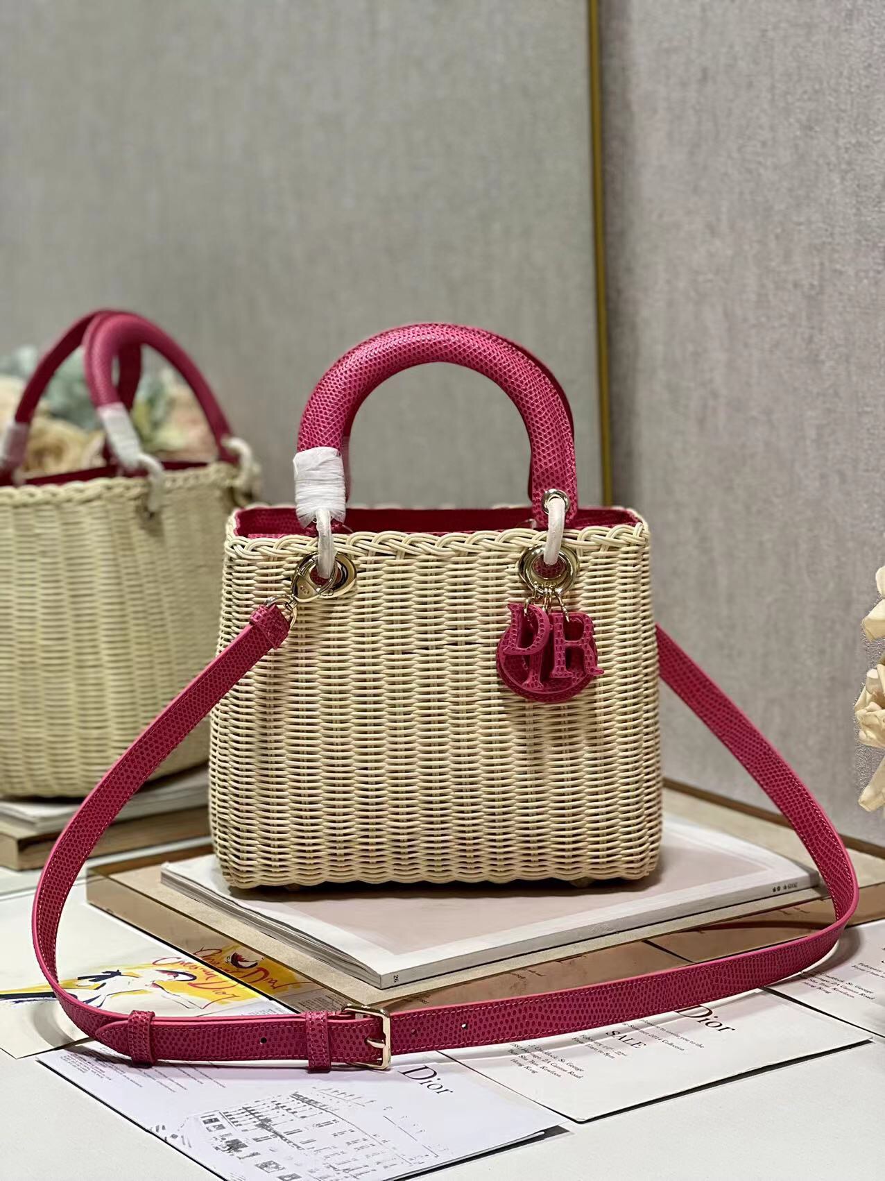 Handbag Dior 9989 size 24  20  11 cm - vstockx