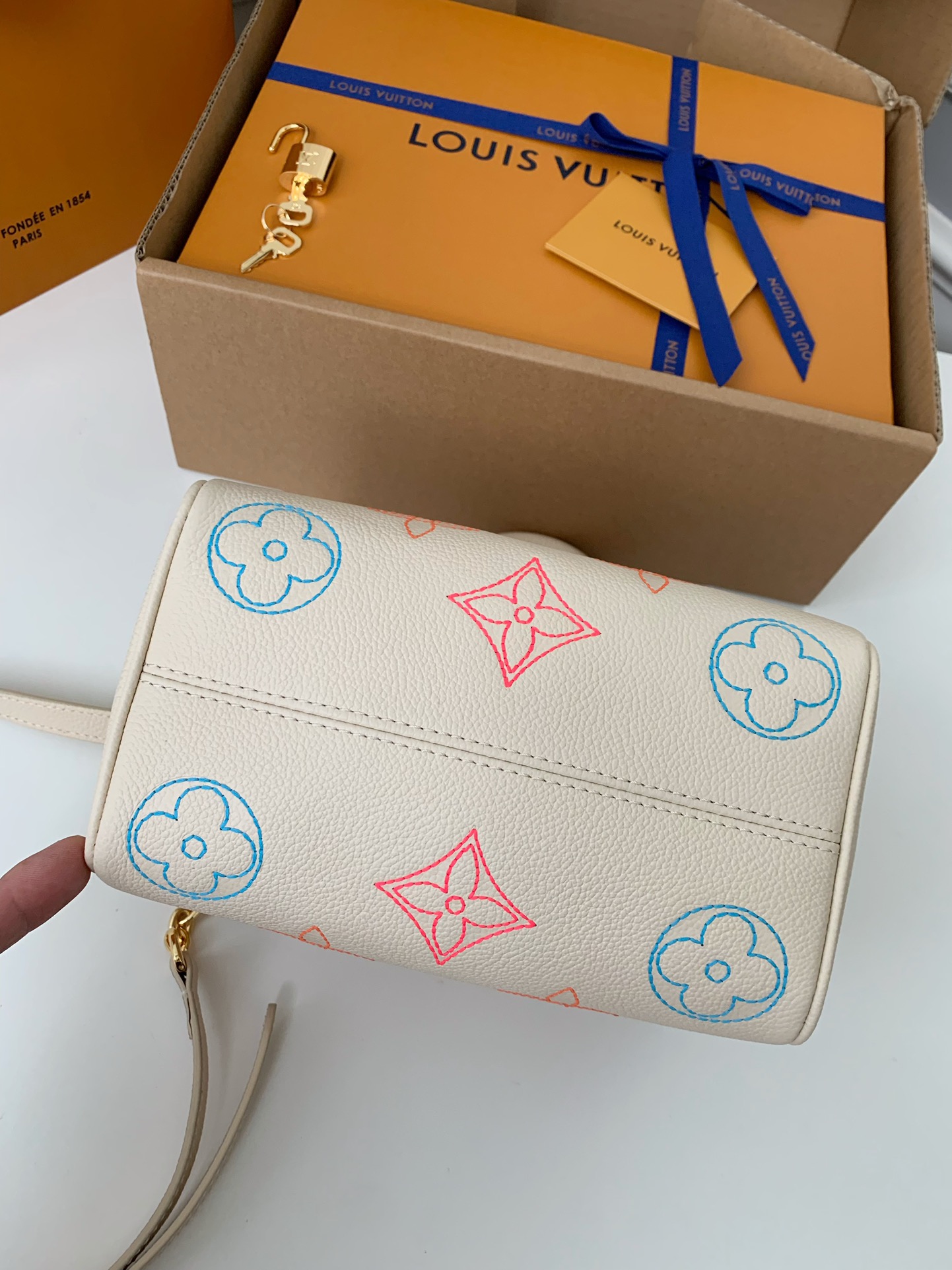 Handbags Louis Vuitton M46667 size:20.5*13.5*12cm - vstockx