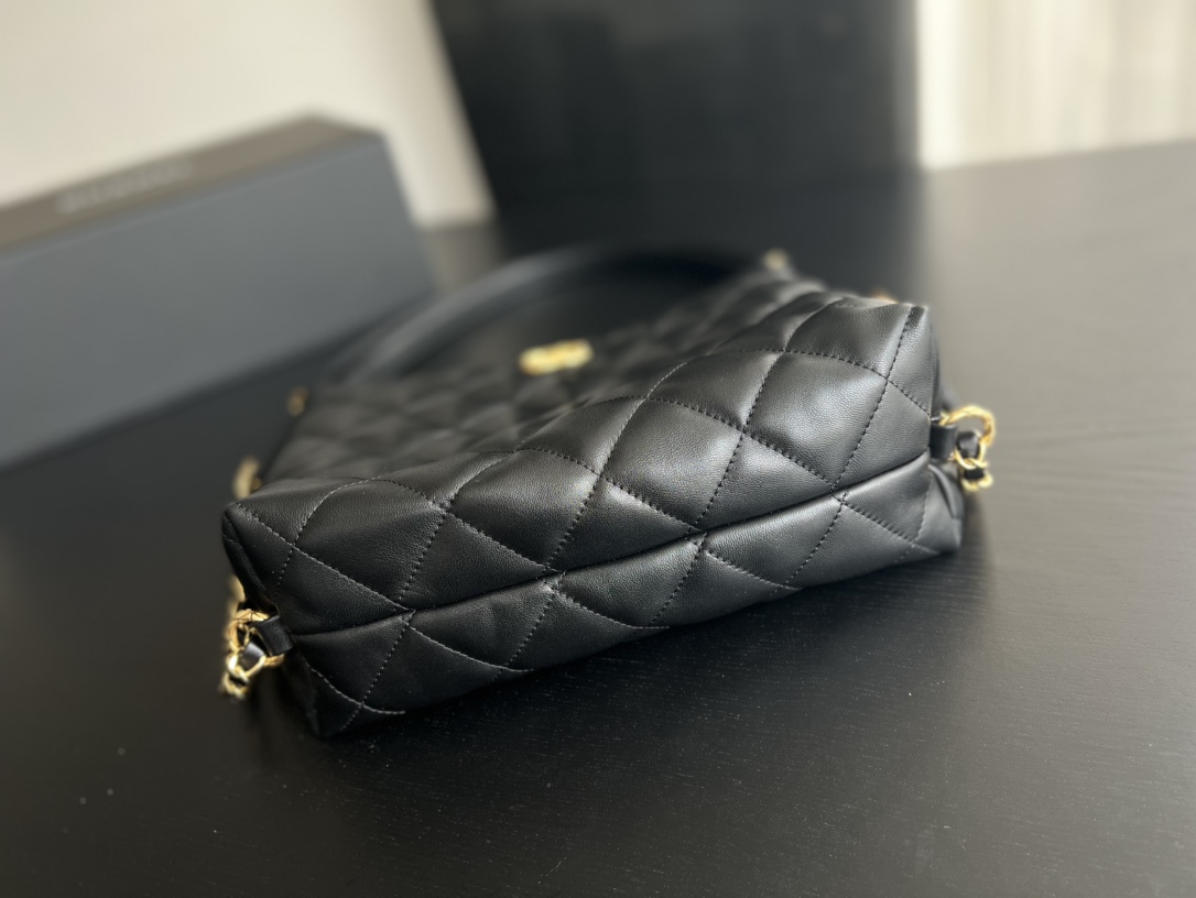 Handbag Chanel size 30cmx37cmx8 cm - vstockx