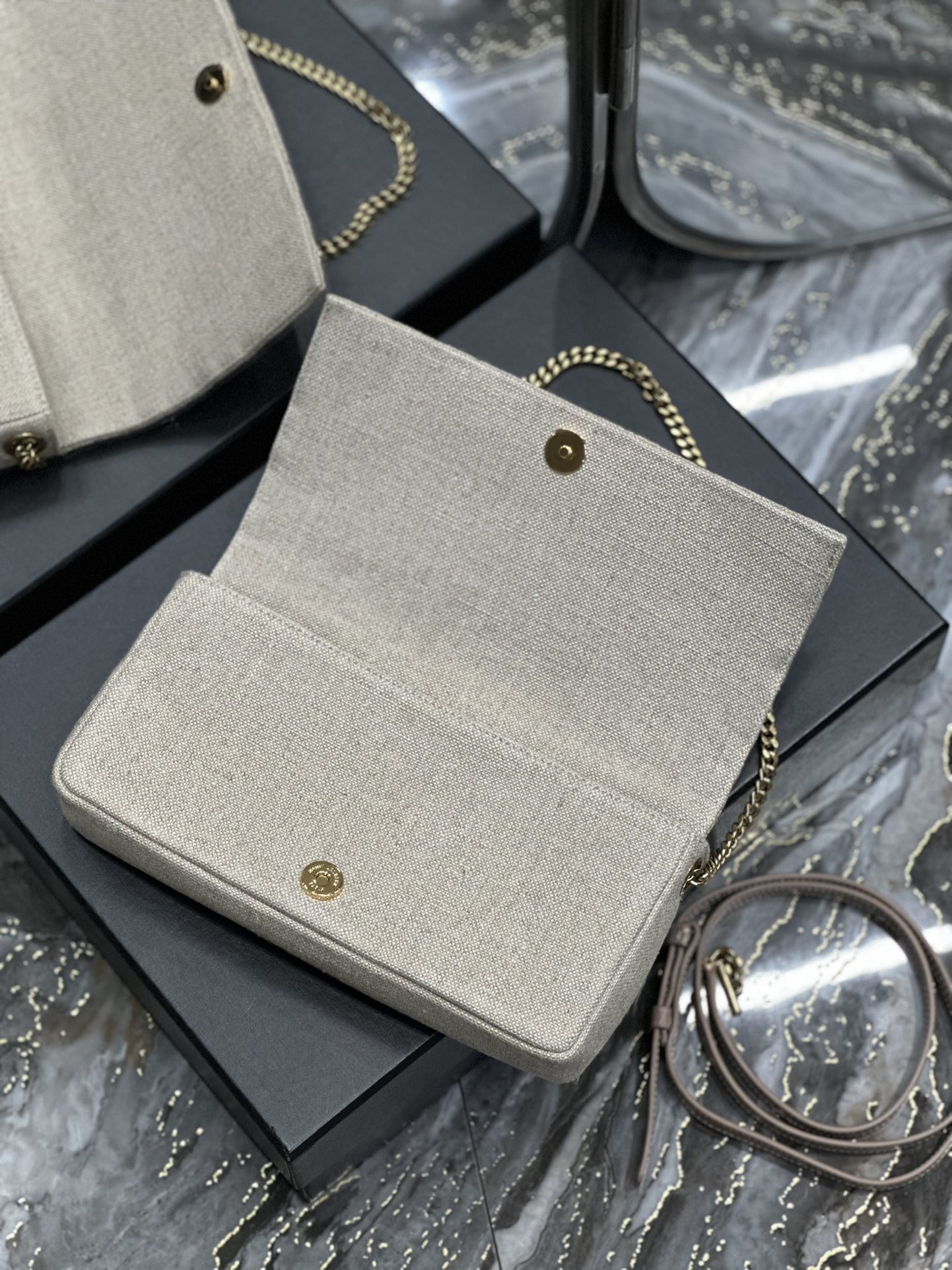 Handbags SAINT LAURENT 604276 size 26x13.5x4.5 cm - vstockx