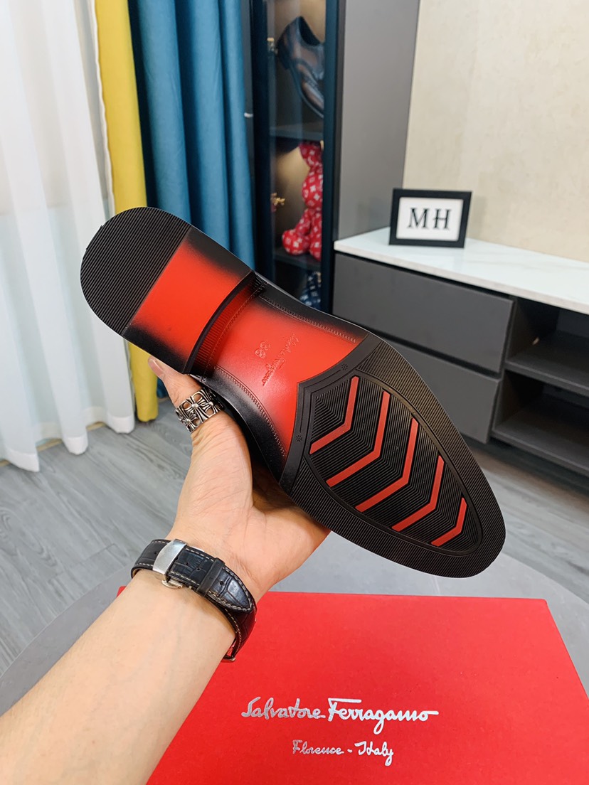 Salvatore Ferragamo Boots 38 - vstockx