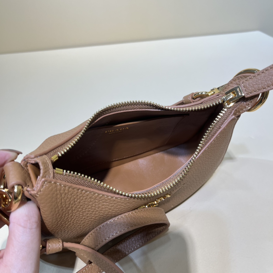 Handbags Prada 1BH193 size:24×18×6 cm - vstockx