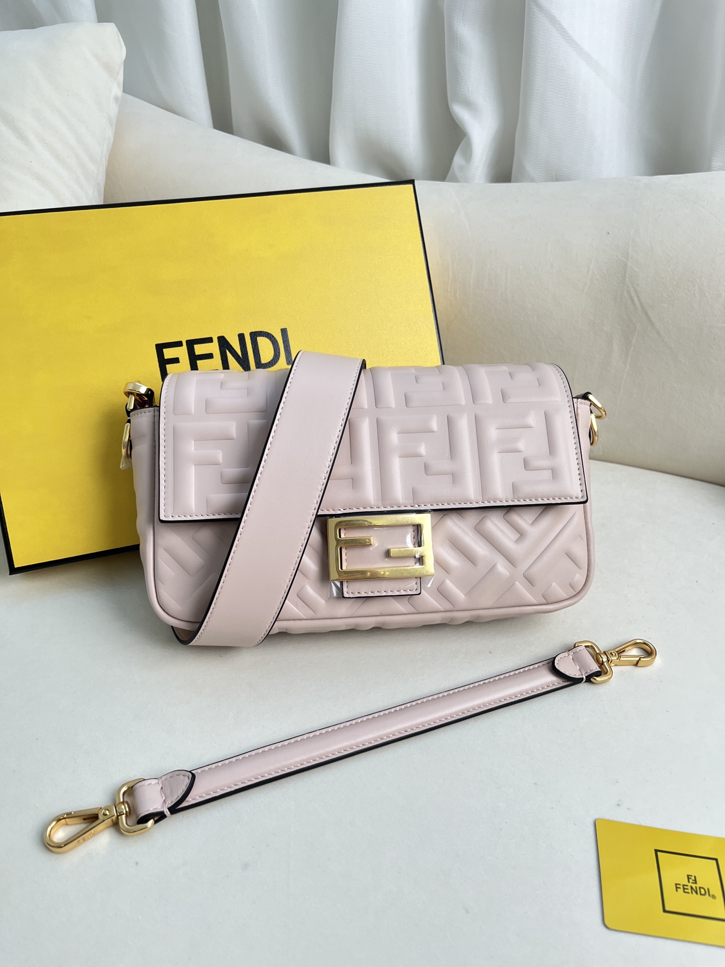 handbags FENDI 211 size:27*15*6cm - vstockx