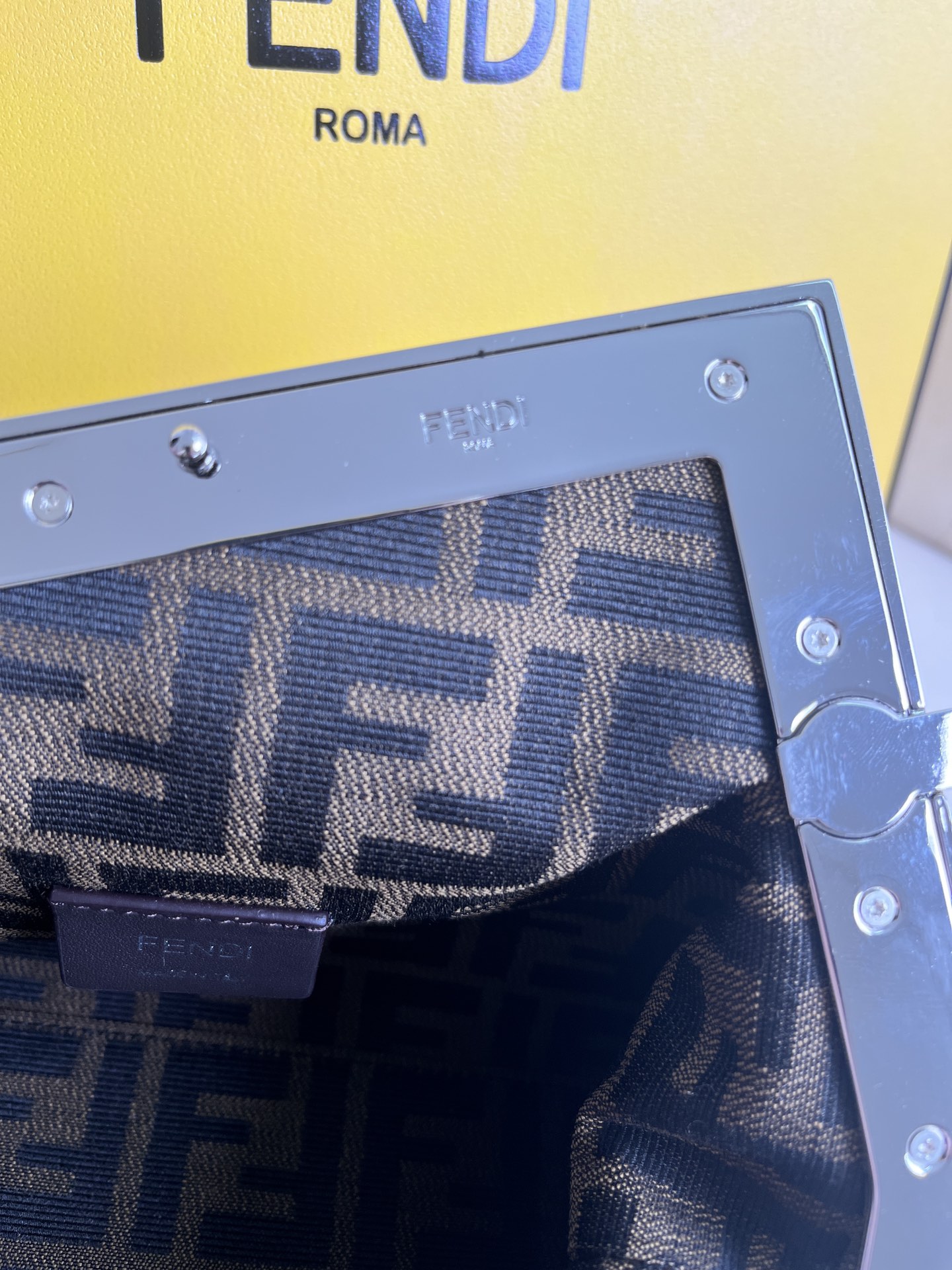 handbags FENDI 129 size:26*18*9.5cm - vstockx