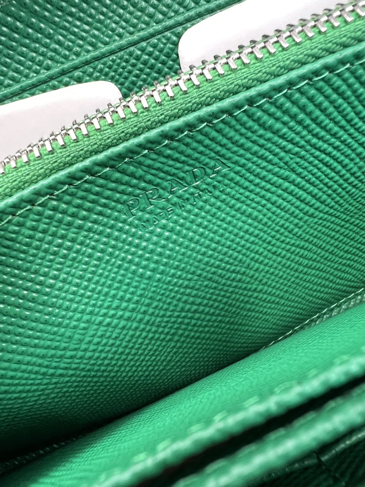 handbags prada 2ML317 20*10.3 - vstockx