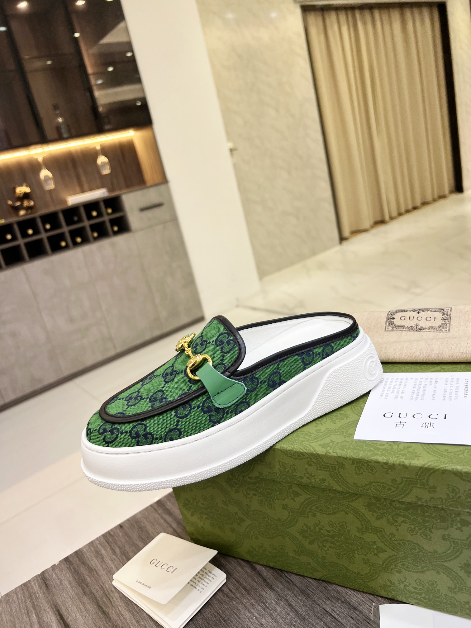 Gucci Women's WOMEN 6 - vstockx