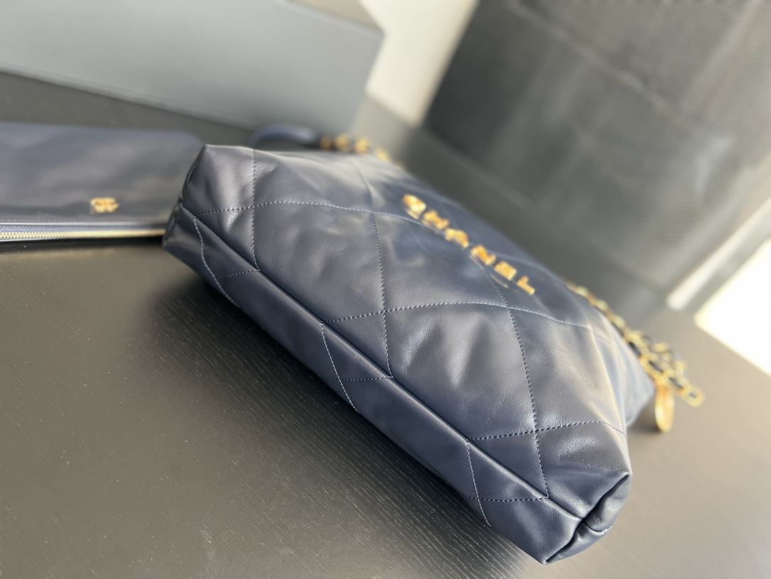 Handbag Chanel size 35cmx37cmx7 cm - vstockx