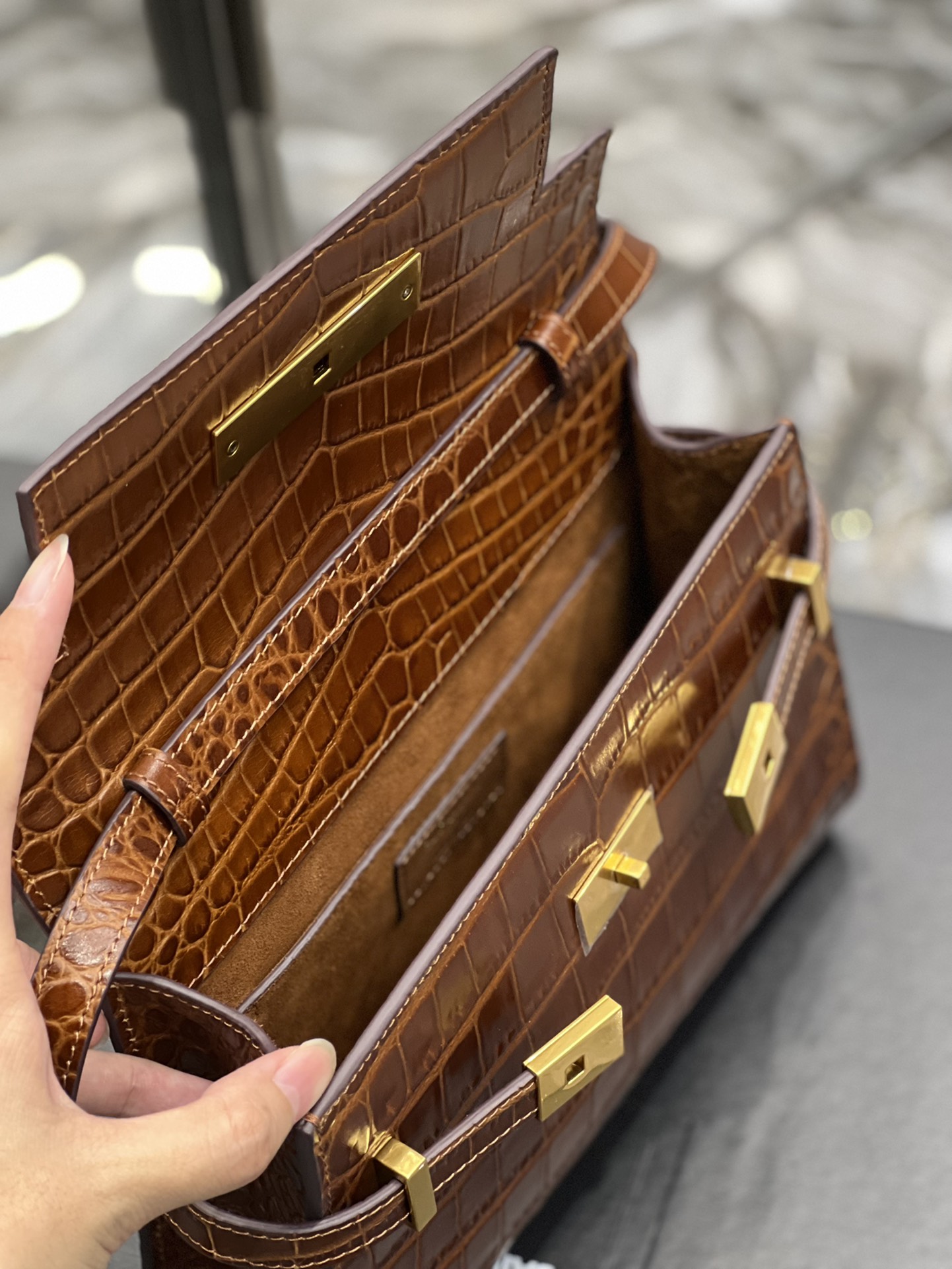 Handbags SAINT LAURENT 675626 size 24x17.5x6 cm - vstockx