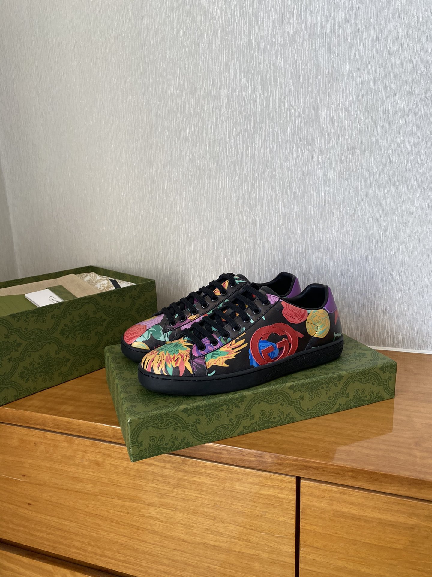 Gucci Women's Ace sneaker with bee sneaker 4 - vstockx