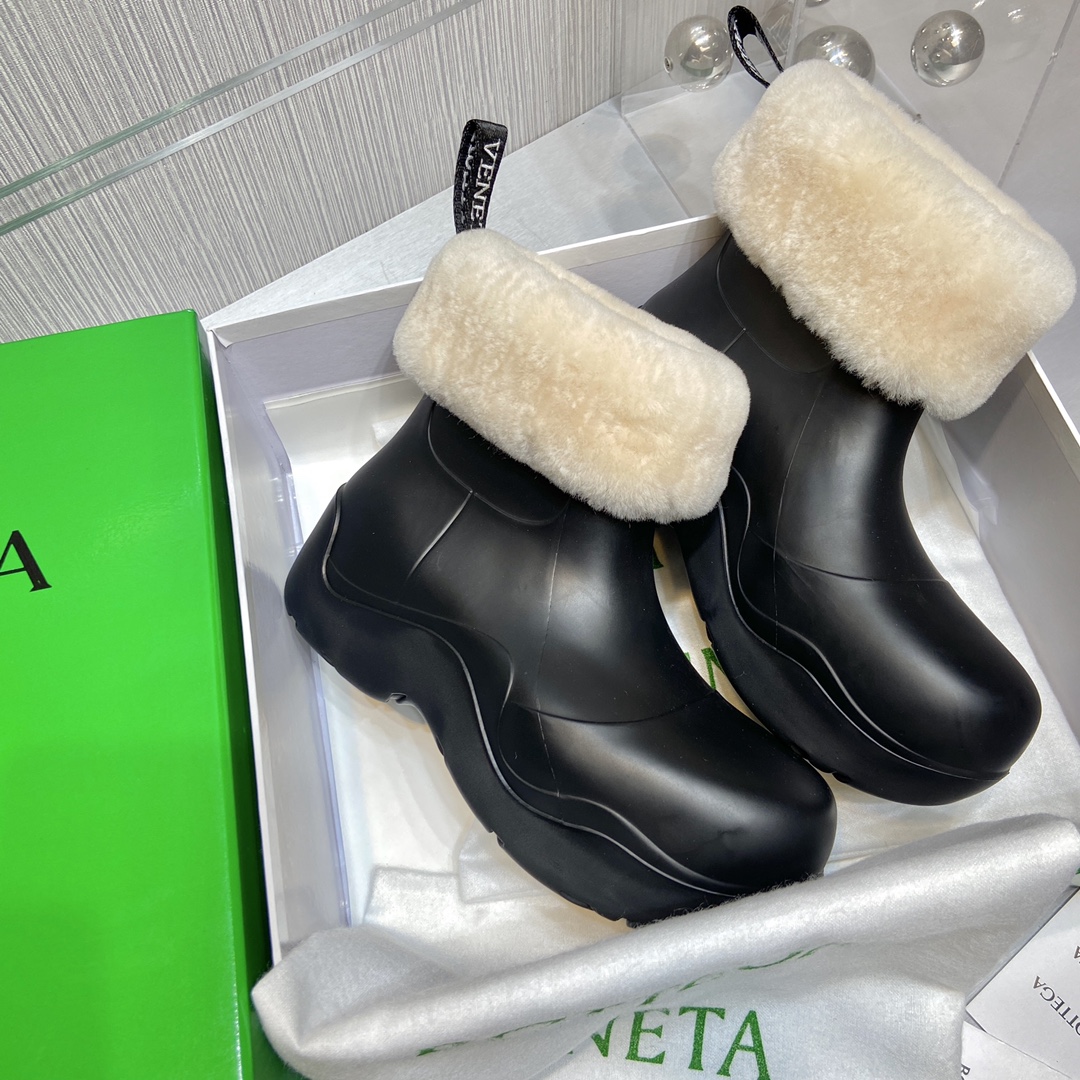 Bottega Veneta Boots 11 - vstockx