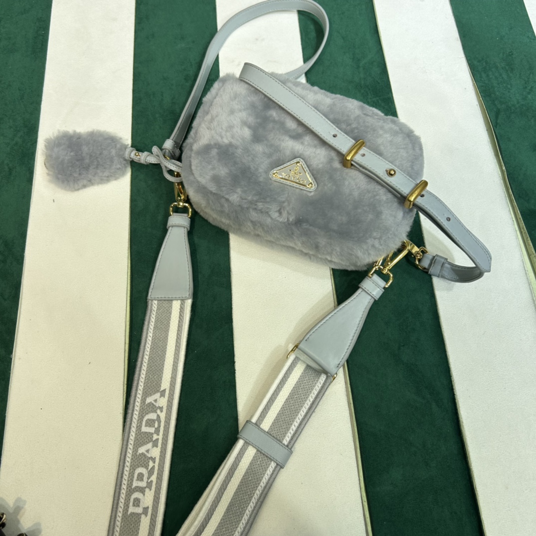 Handbags Prada 1BH192 size:16×6×12 - vstockx