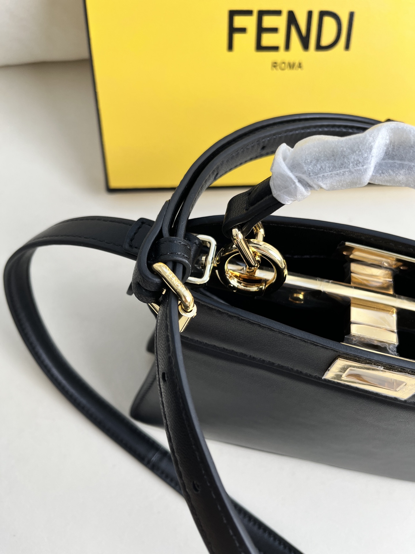 handbags FENDI 0228 size:20*15.5*11cm - vstockx