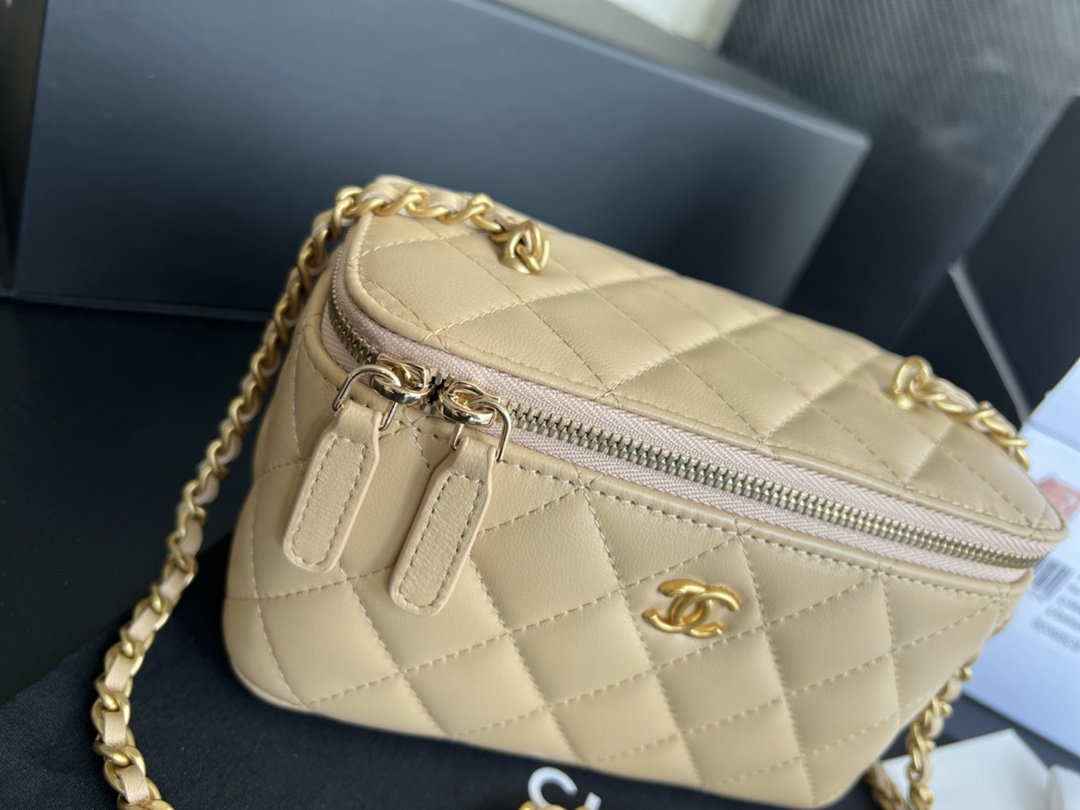 Handbag Chanel AP2303 size 17cmx9.5cmx8 cm - vstockx