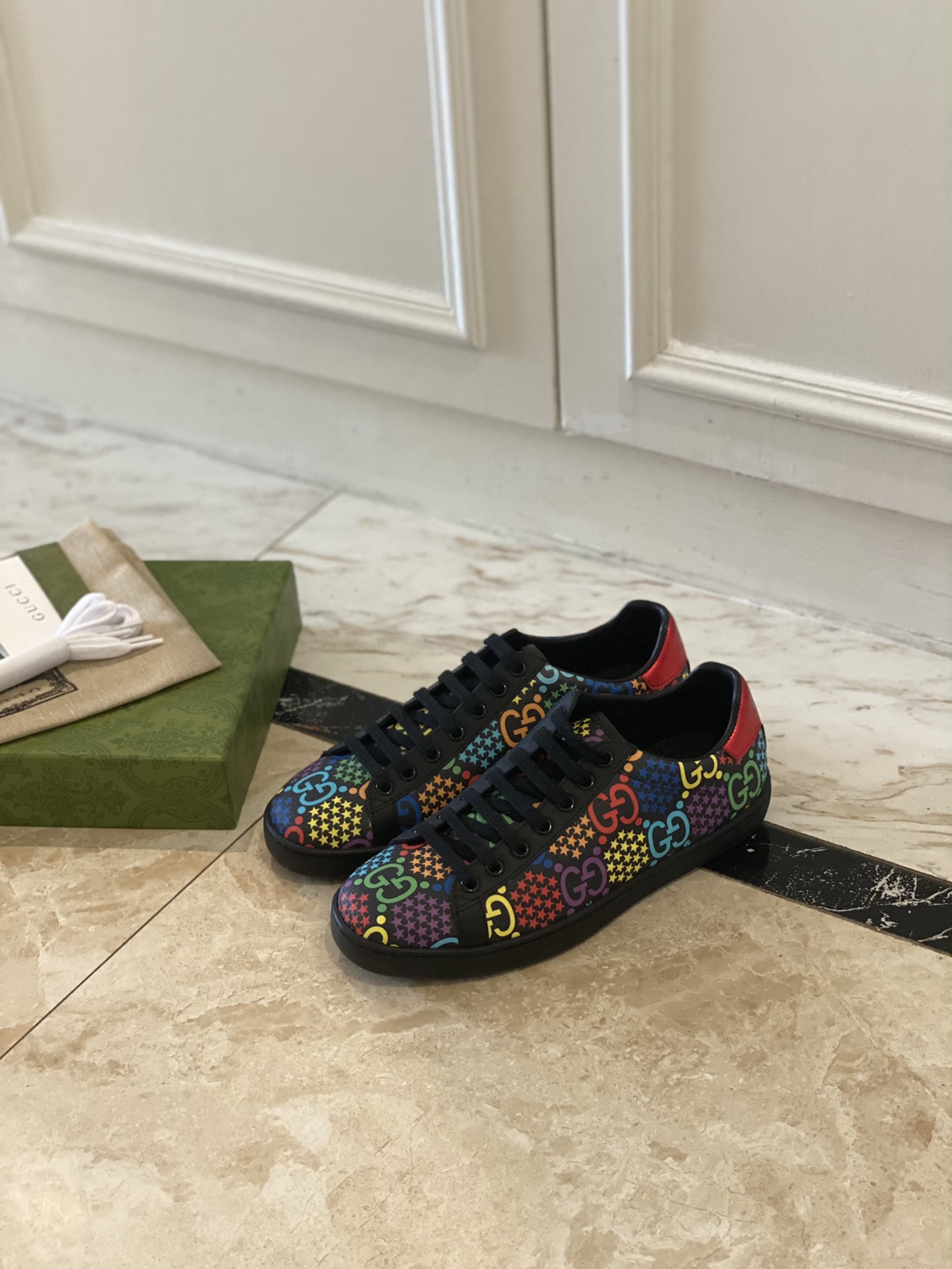 Gucci Women's Ace sneaker with bee sneaker 4 - vstockx