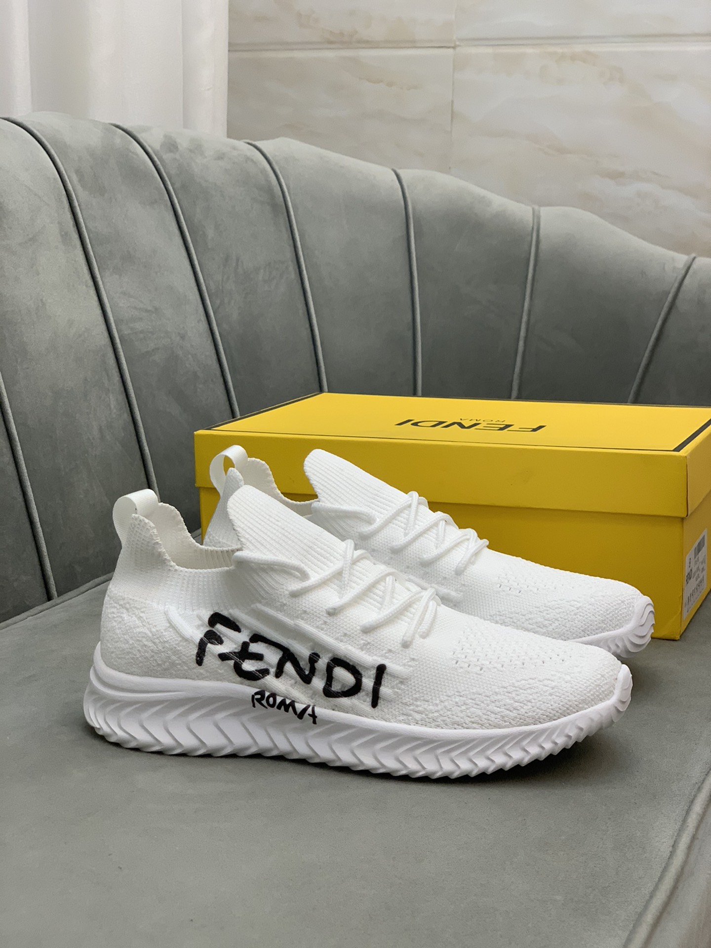 Fendi Low Top Sneakers 2 - vstockx
