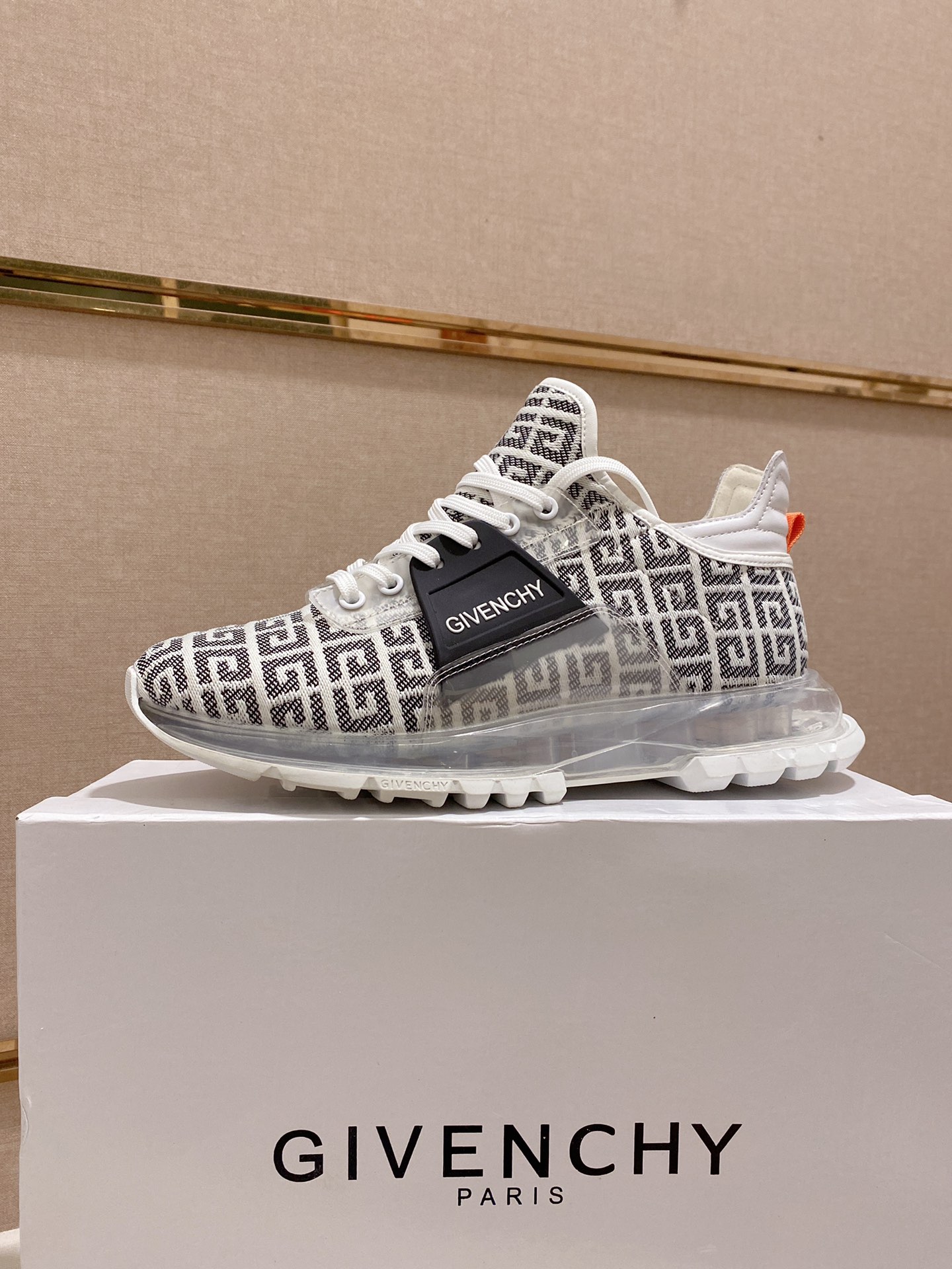 Givenchy Spectre Zip Sneakers 8 - vstockx