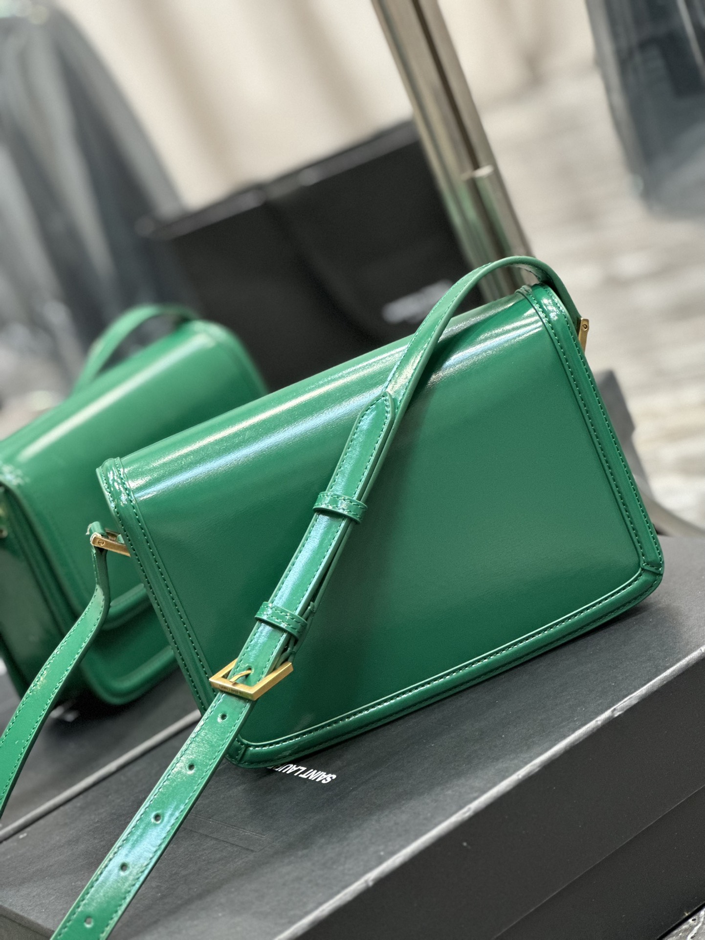 Handbags SAINT LAURENT 634305 size 23x16x6 cm - vstockx