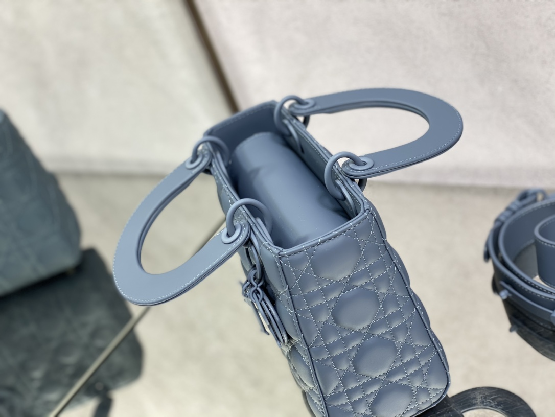 Handbag Dior size 20 cm - vstockx