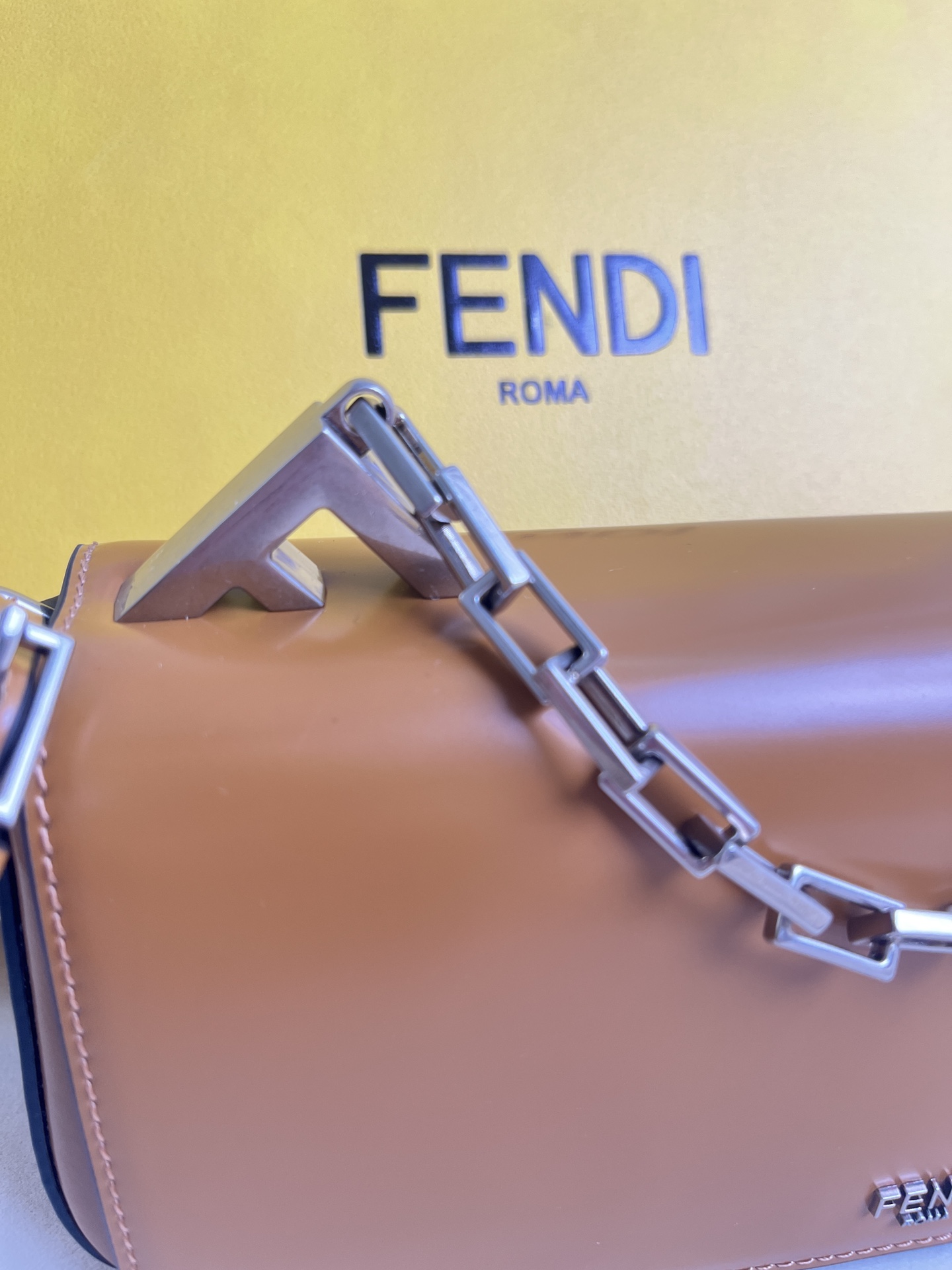 handbags FENDI 8605 size:23*13*7cm - vstockx