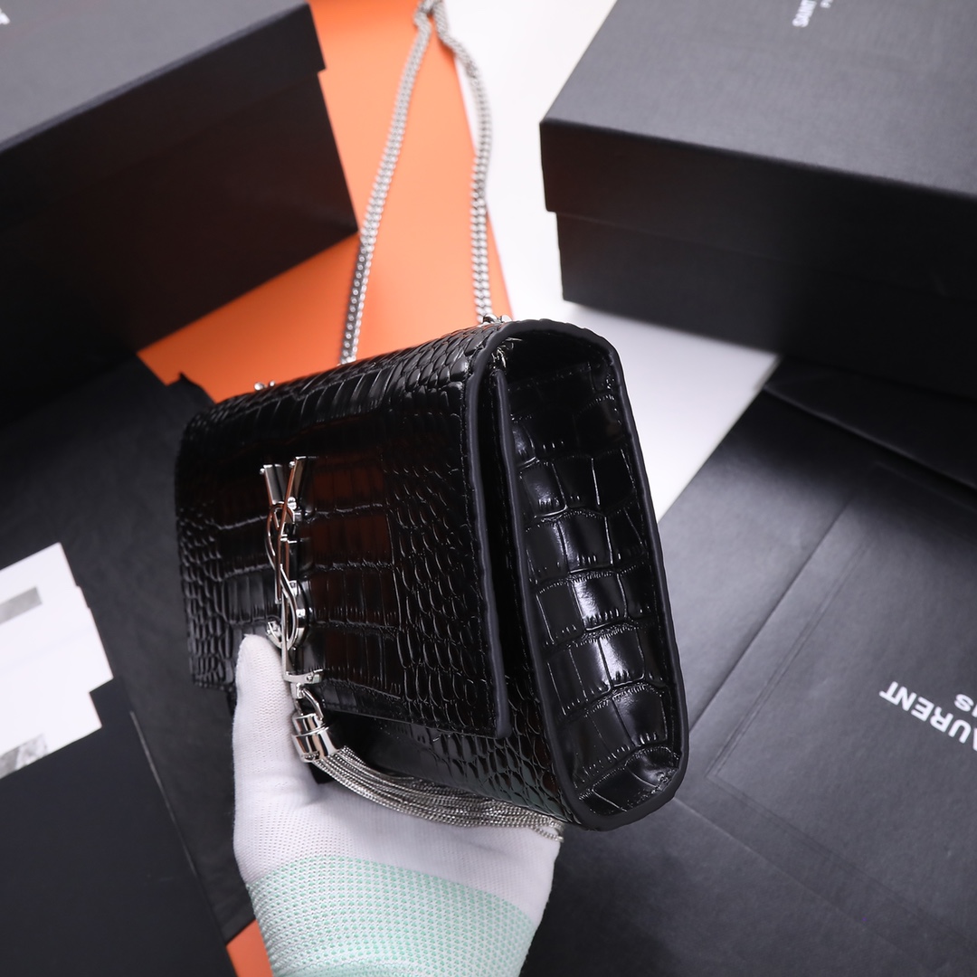 Handbags SAINT LAURENT 469390 size 20x13.5x5.5 cm - vstockx