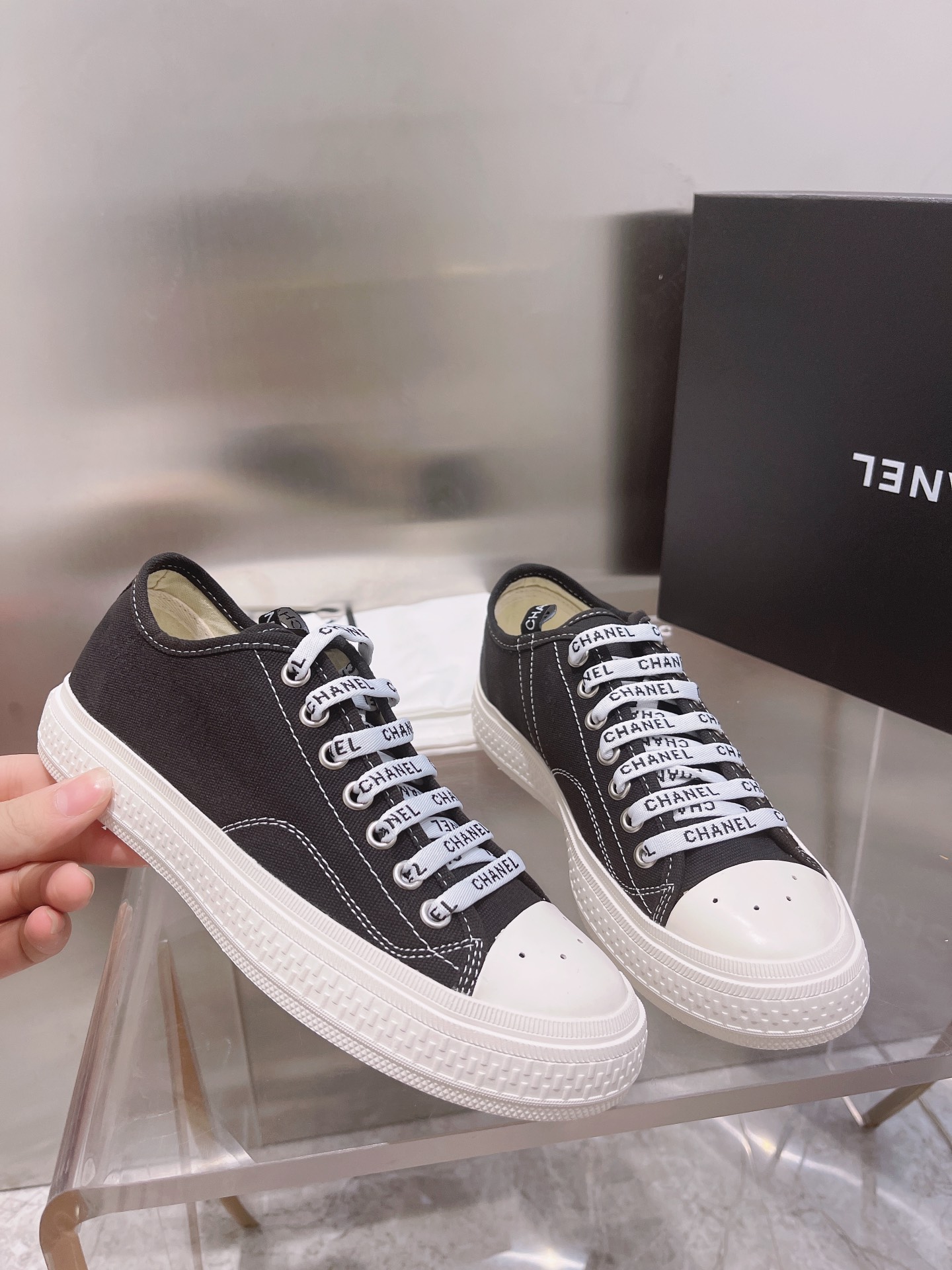 Chanel Flat canvas Sneaker 9 - vstockx