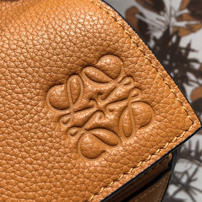 Handbags LOEWE Ykk size:29x18x12 cm - vstockx