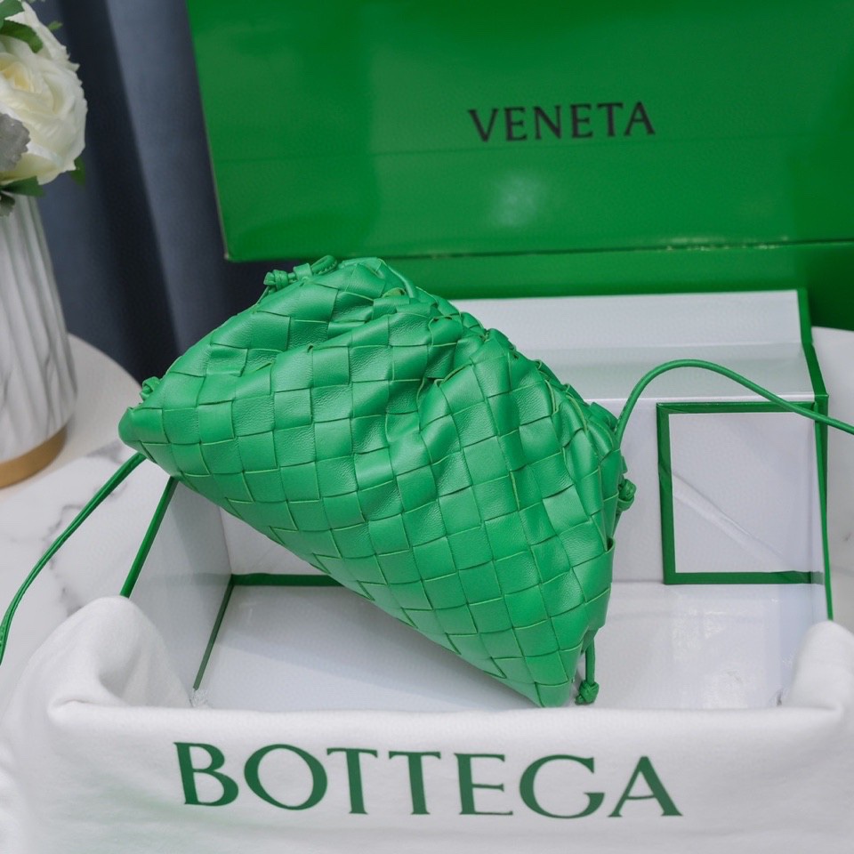 handbags Bottega Veneta The pouch size:23*13*8 - vstockx
