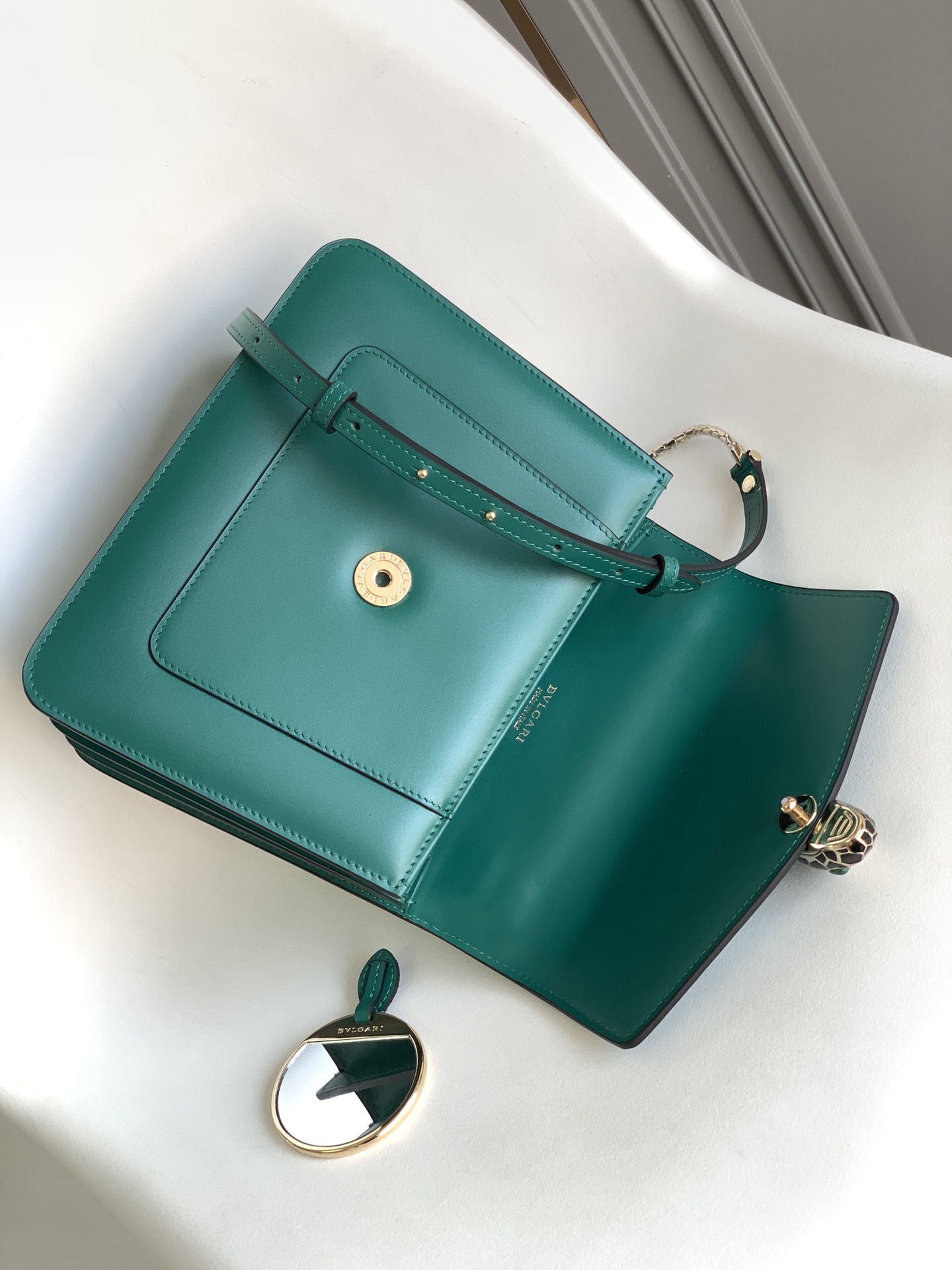 Handbags Bvlgari Sprpenti Forever size:19*13.5*6 cm - vstockx